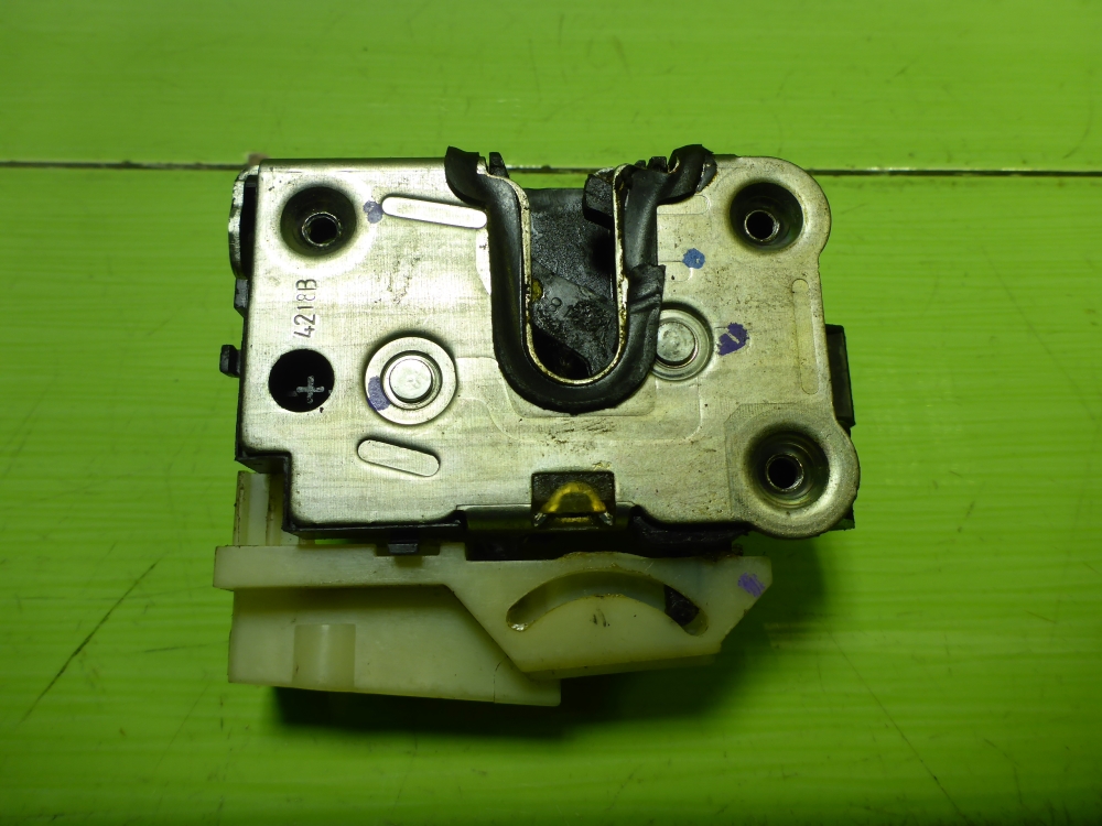 Замок двери передней левой