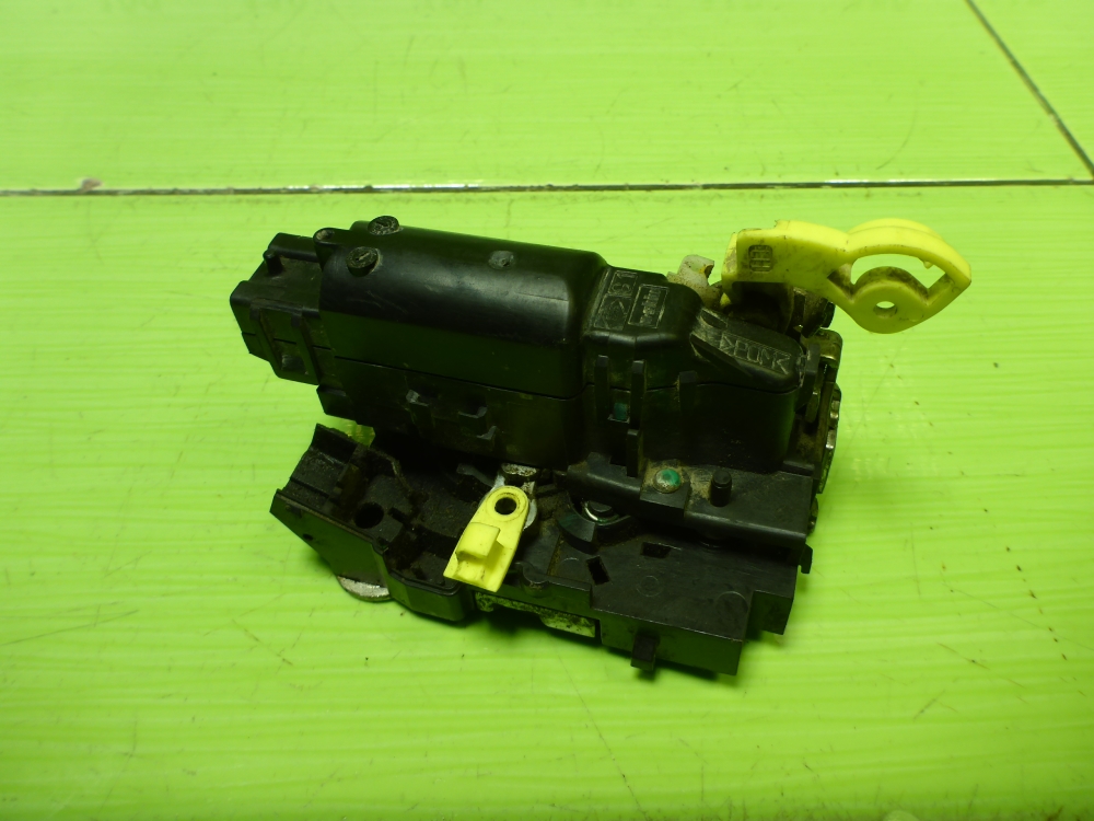 Замок двери задней левой