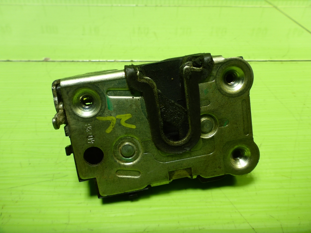 Замок двери задней левой