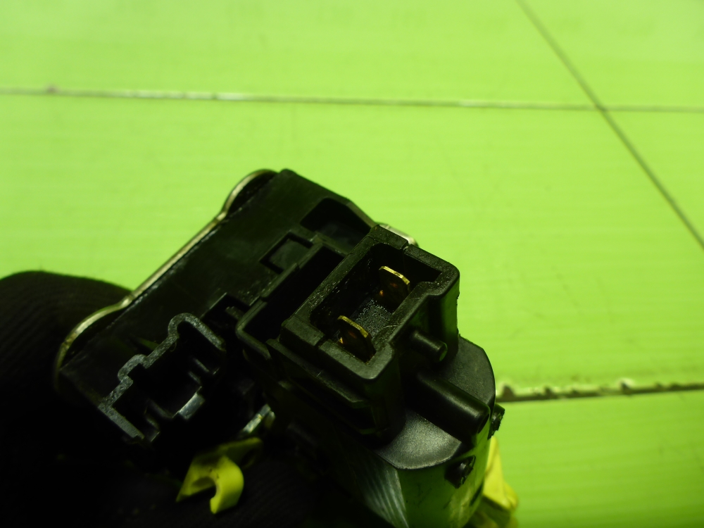 Замок двери задней левой