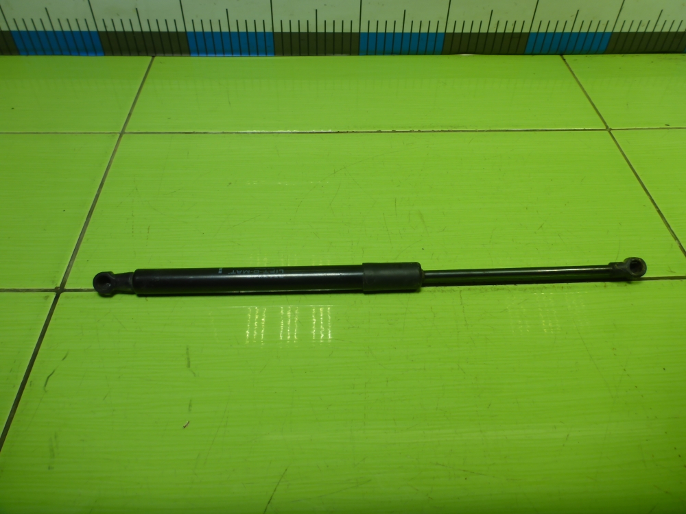 Амортизатор двери багажника