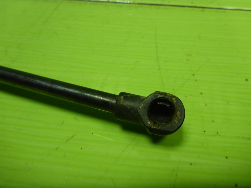 Амортизатор двери багажника