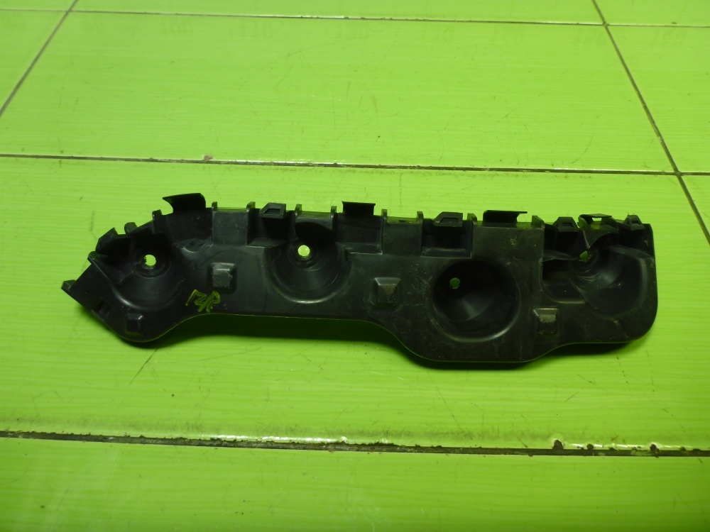 Кронштейн переднего бампера правый