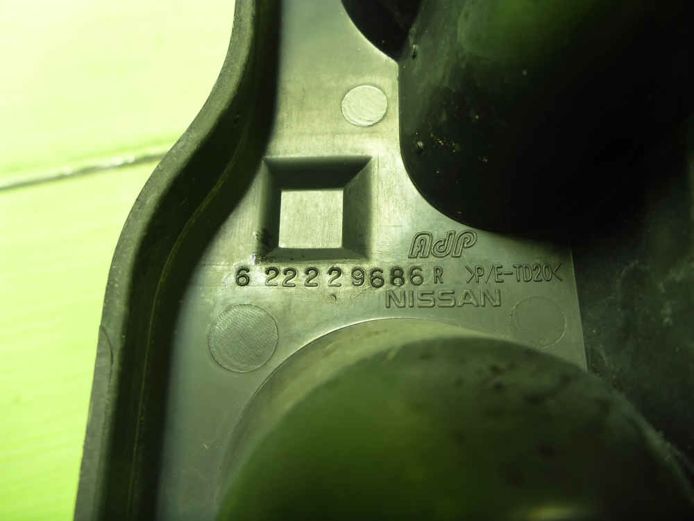 Кронштейн переднего бампера правый