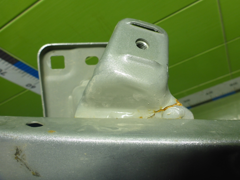 Усилитель переднего бампера