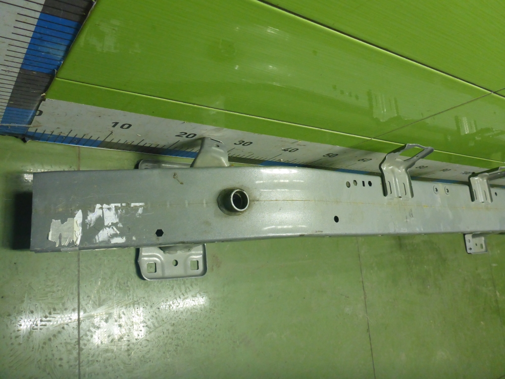 Усилитель переднего бампера