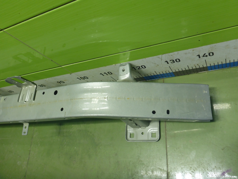 Усилитель переднего бампера