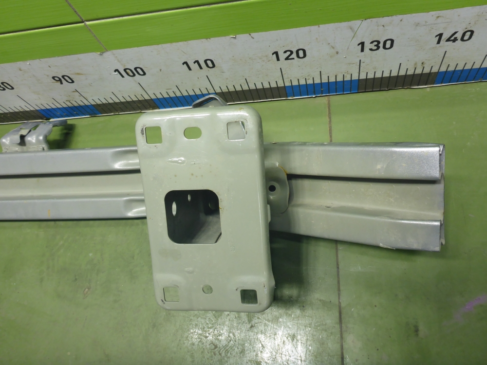 Усилитель переднего бампера