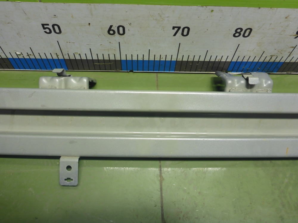 Усилитель переднего бампера