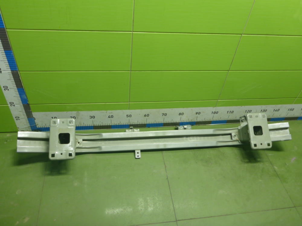 Усилитель переднего бампера