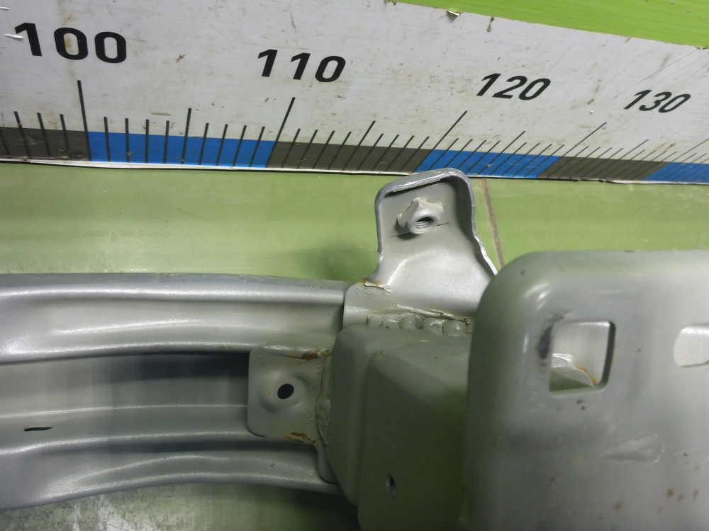 Усилитель переднего бампера