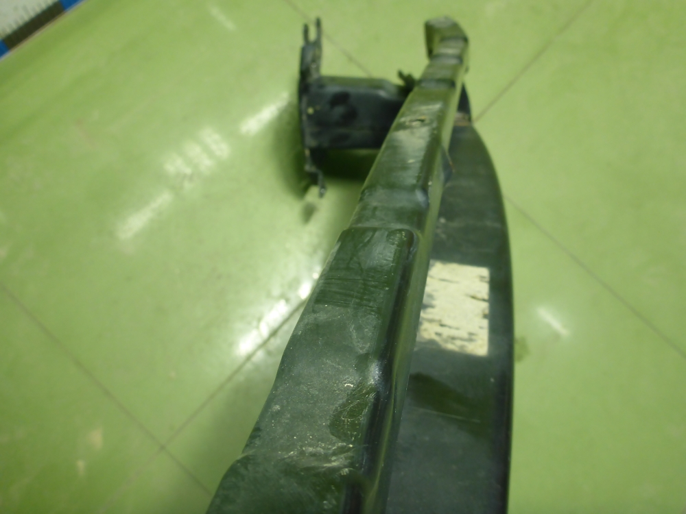 Усилитель переднего бампера