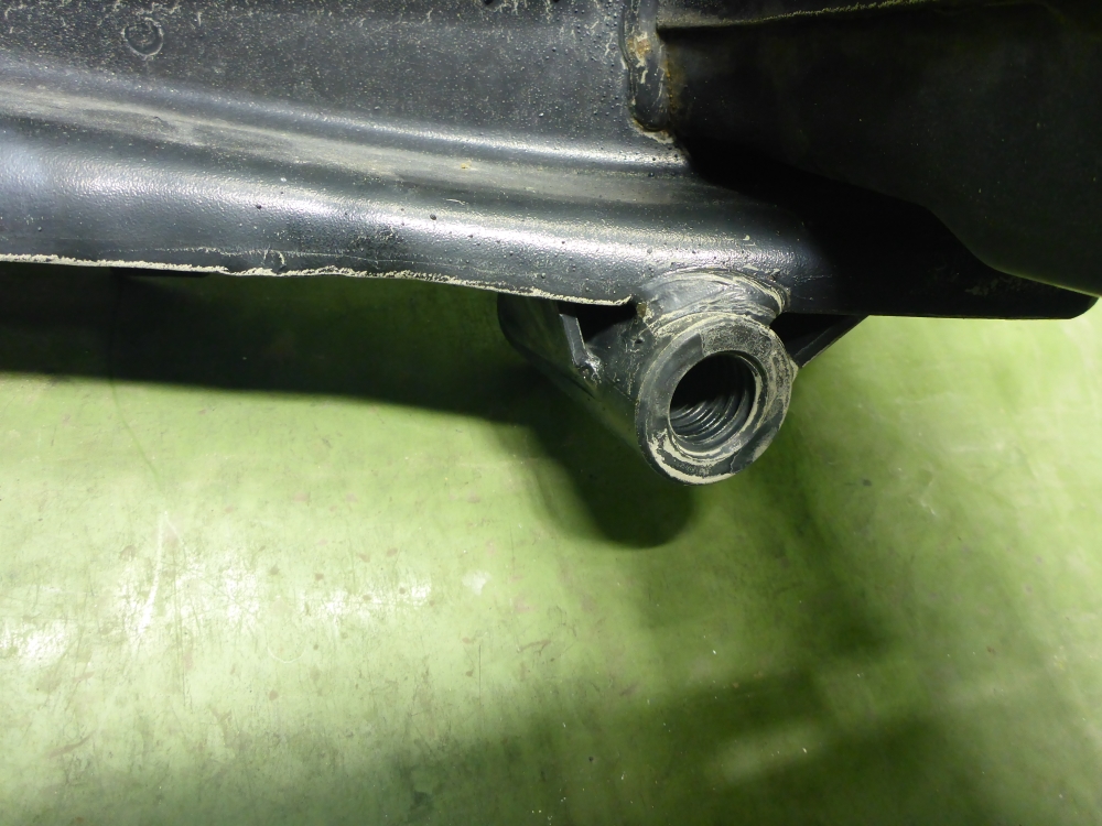 Усилитель переднего бампера