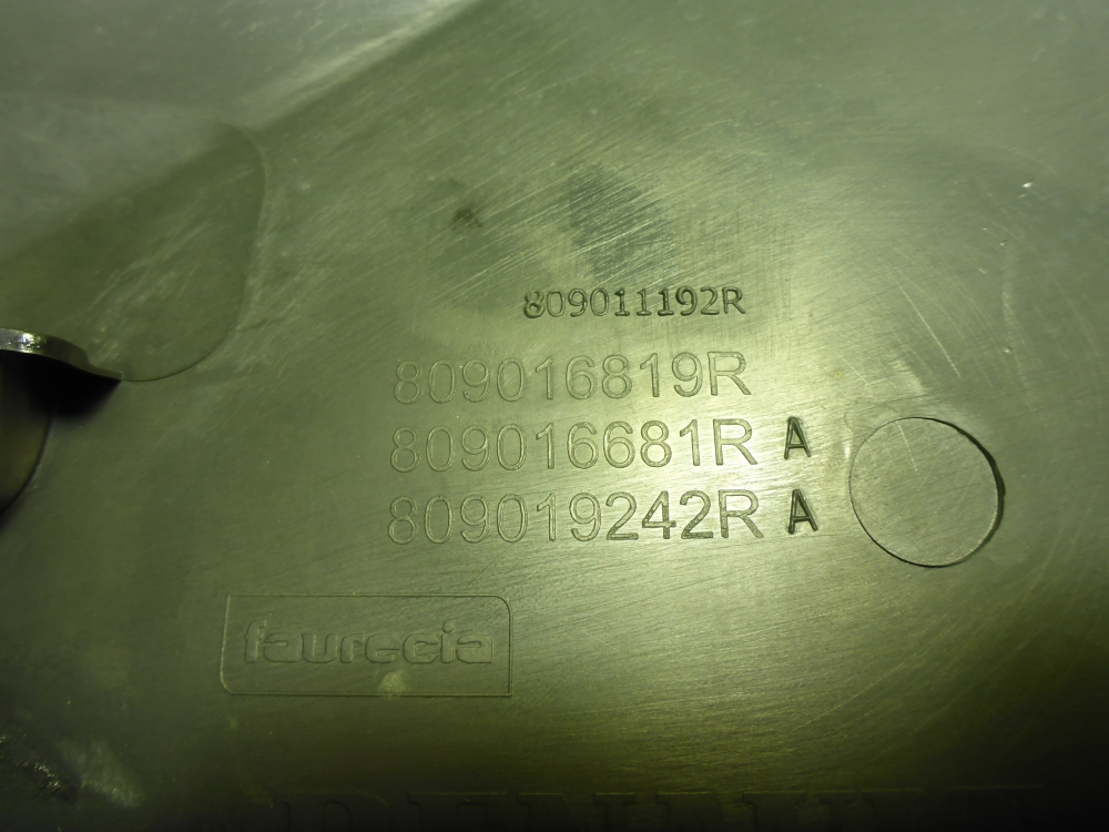 Обшивка двери передней левой