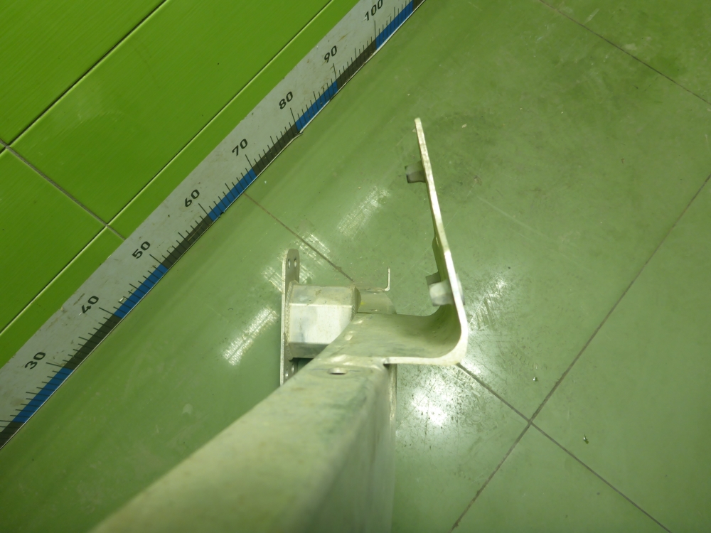 Усилитель переднего бампера