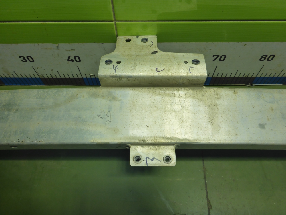 Усилитель переднего бампера