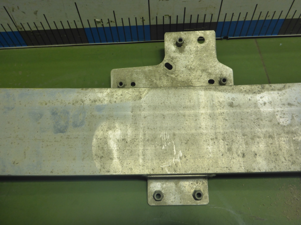 Усилитель переднего бампера