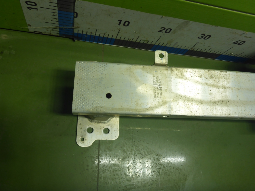 Усилитель переднего бампера