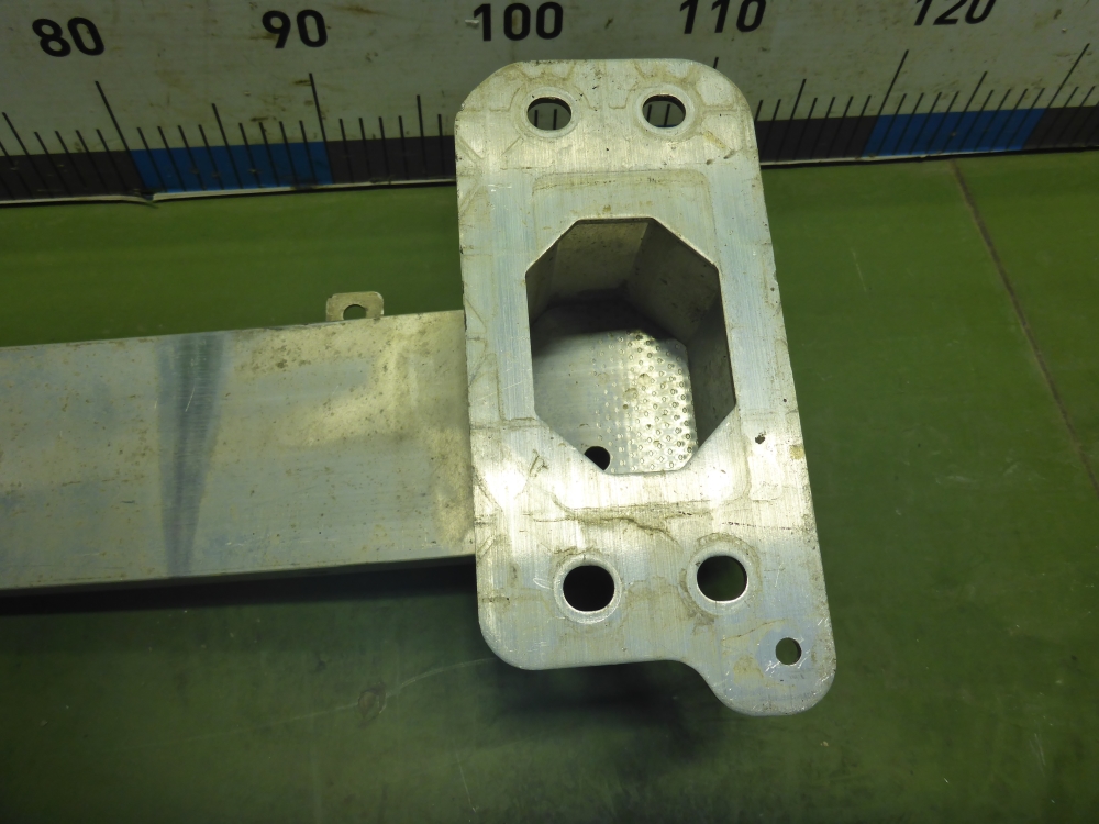 Усилитель переднего бампера