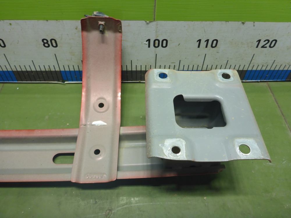 Усилитель заднего бампера