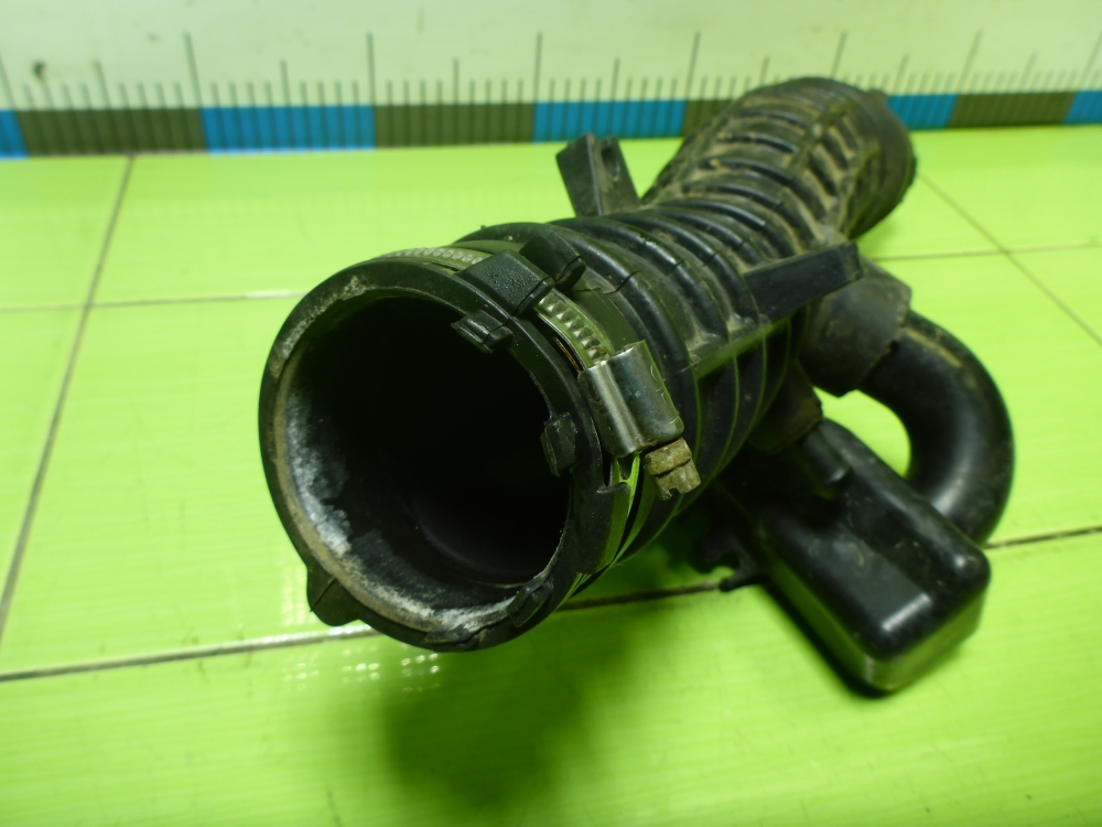 Патрубок воздушного фильтра