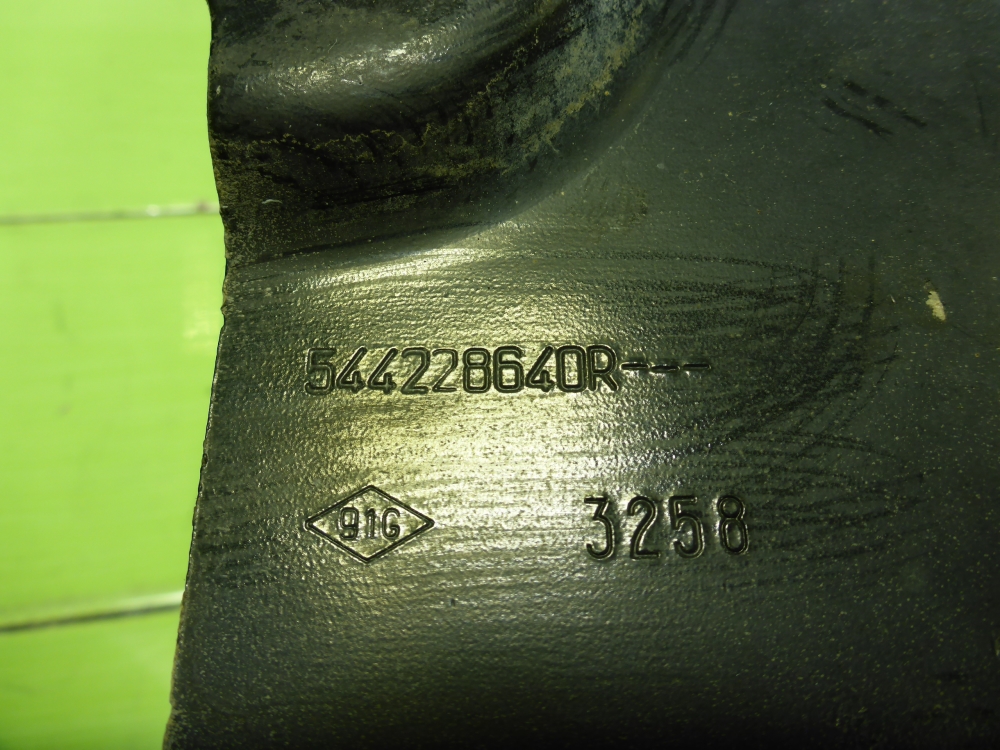 Кронштейн передней балки