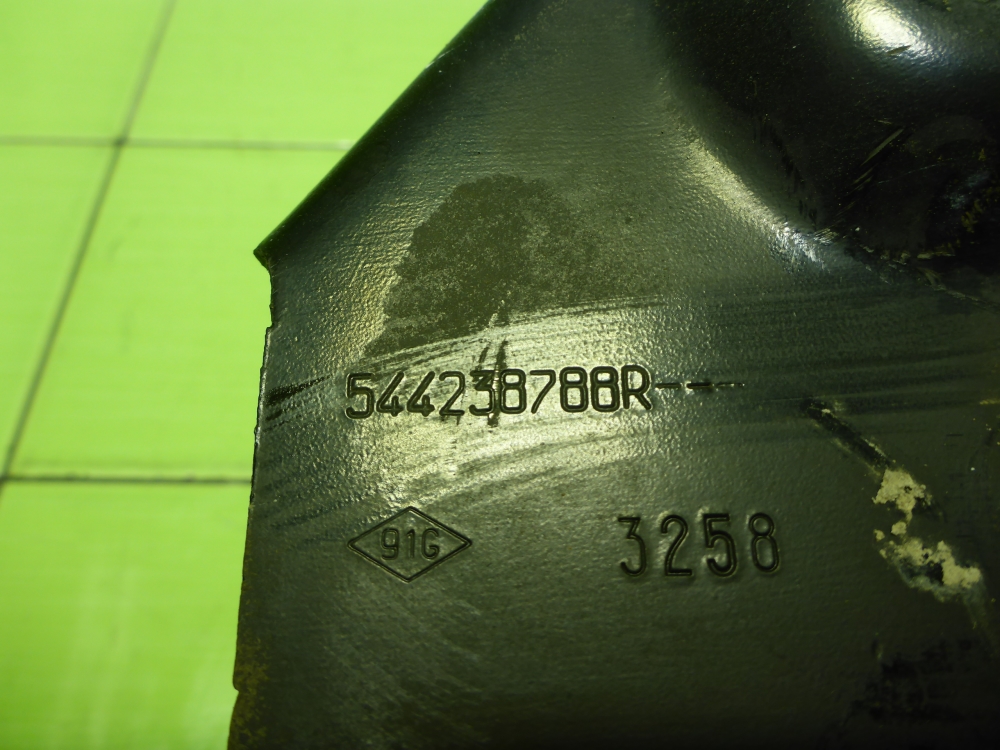 Кронштейн передней балки