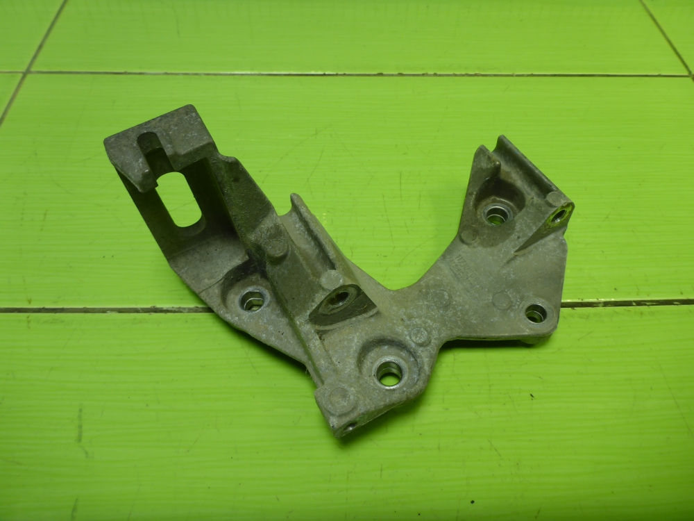 Кронштейн генератора