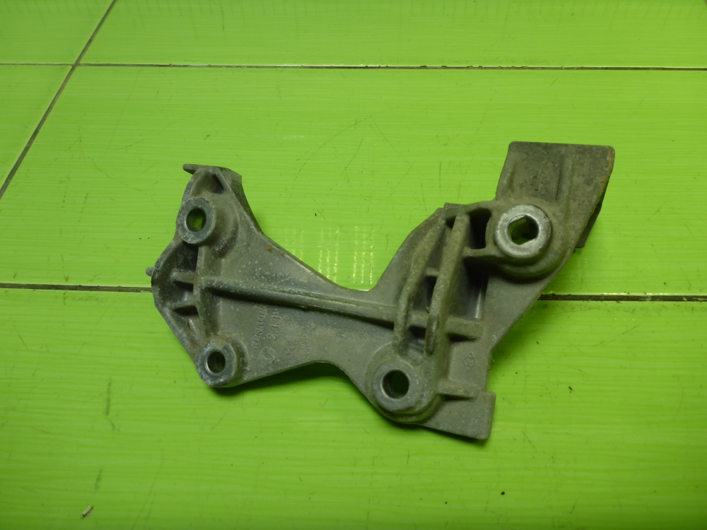 Кронштейн генератора