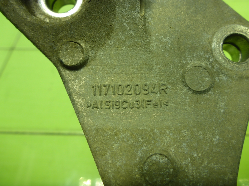 Кронштейн генератора