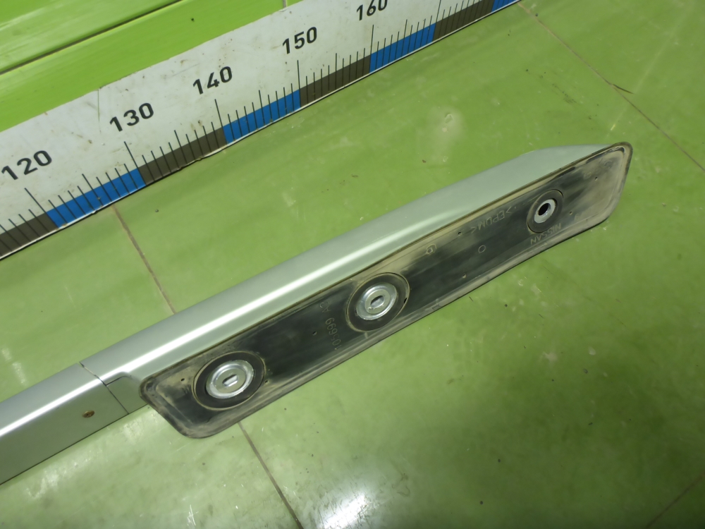 Рейлинг (релинг) правый (планка на крышу)