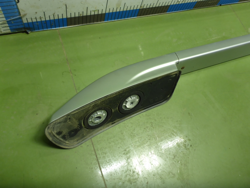 Рейлинг (релинг) правый (планка на крышу)