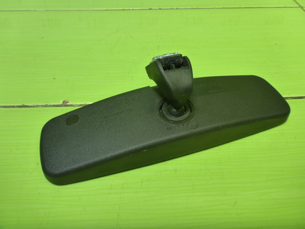 Зеркало заднего вида