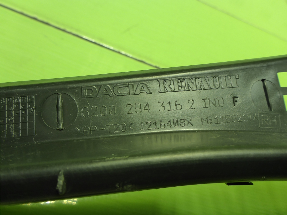 Решетка стеклоочистителей (Жабо)