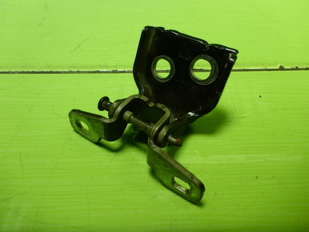 Петля двери задней левой верхняя