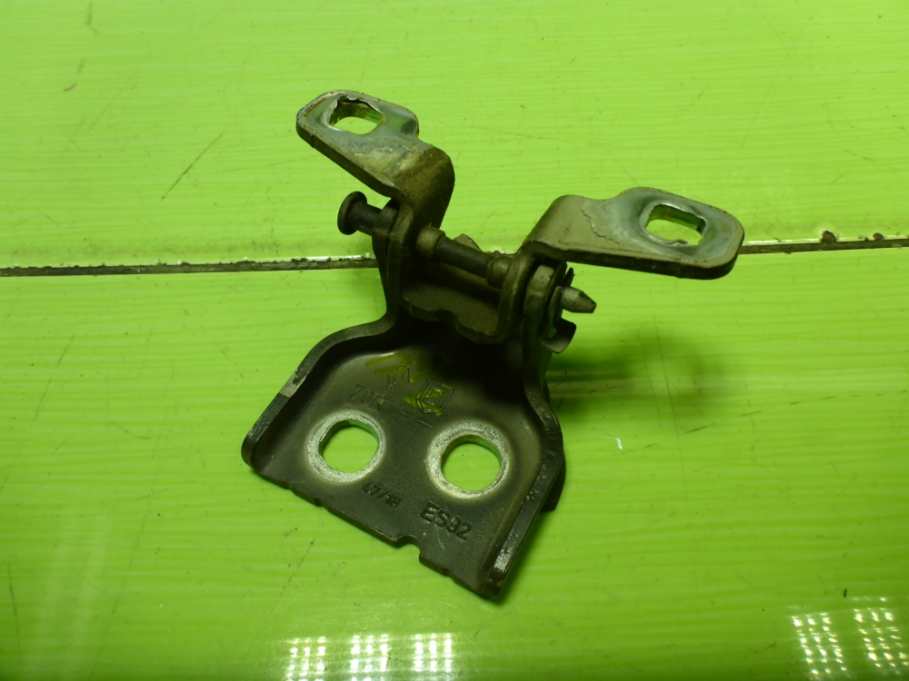 Петля двери передней правой верхняя