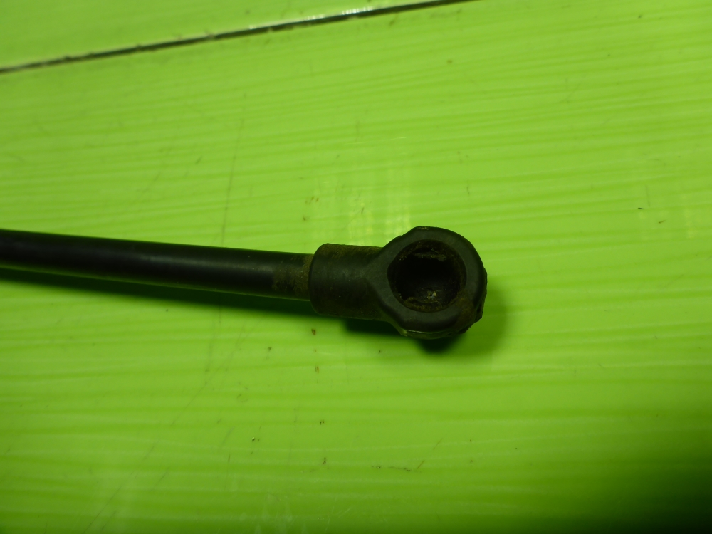 Амортизатор капота