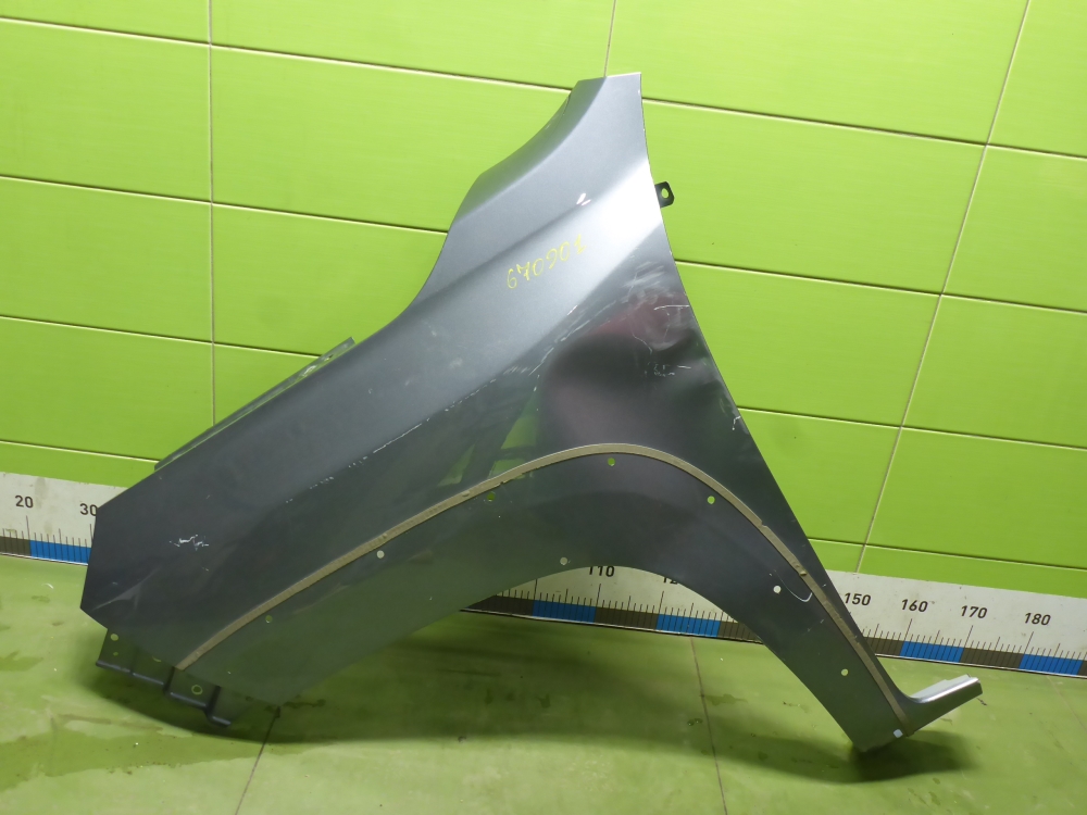 Крыло переднее левое