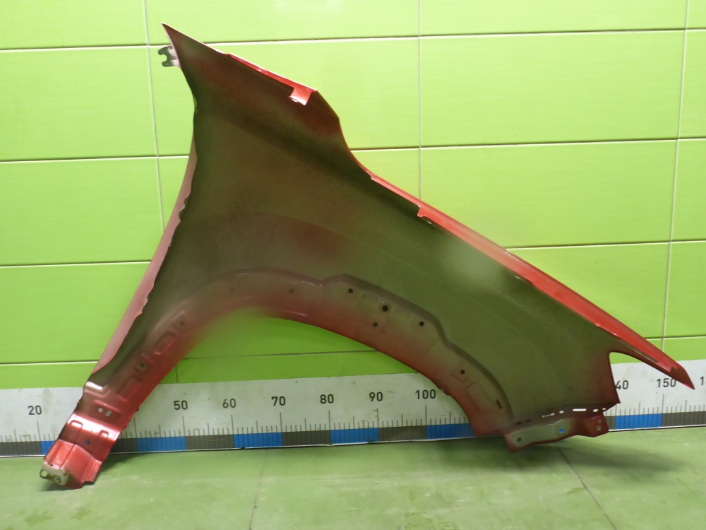 Крыло переднее левое
