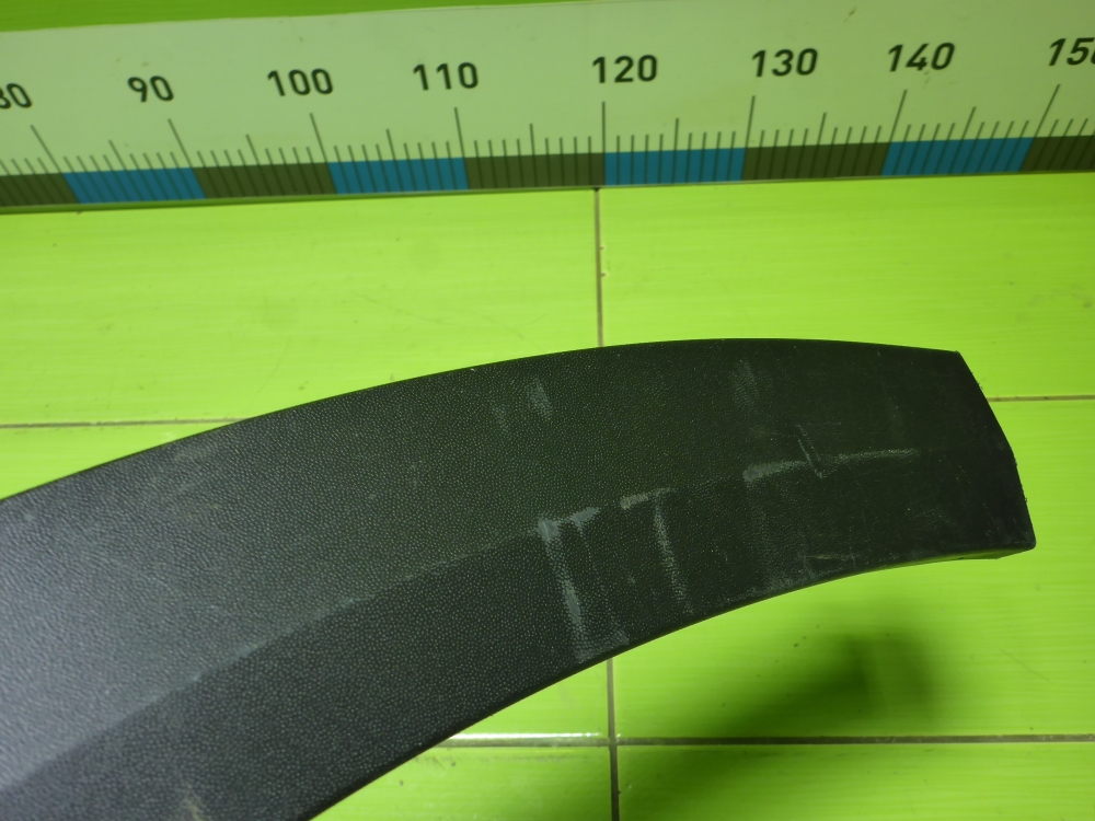 Накладка переднего крыла правого