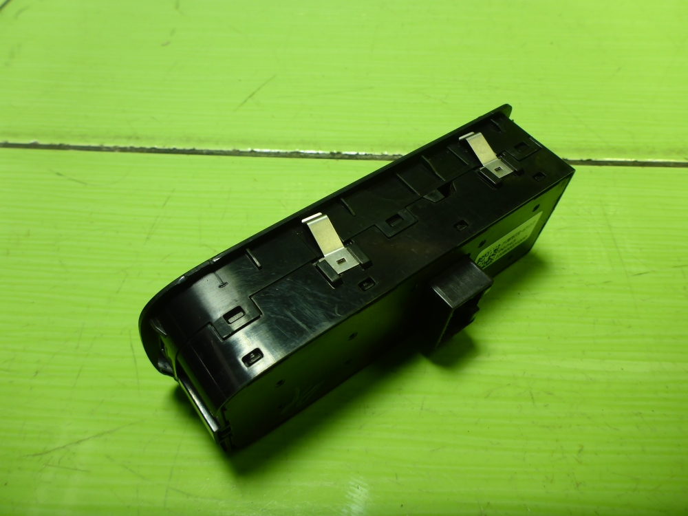 Кнопка стеклоподъемника