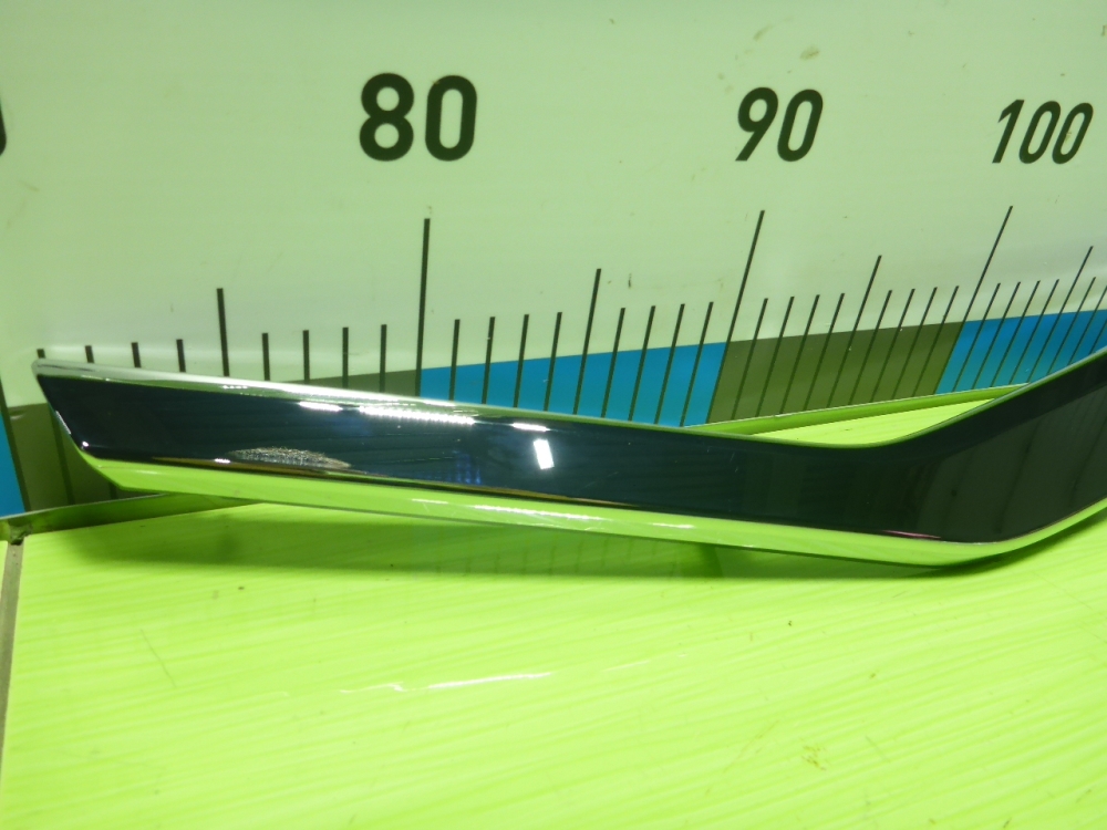 Накладка переднего бампера правая