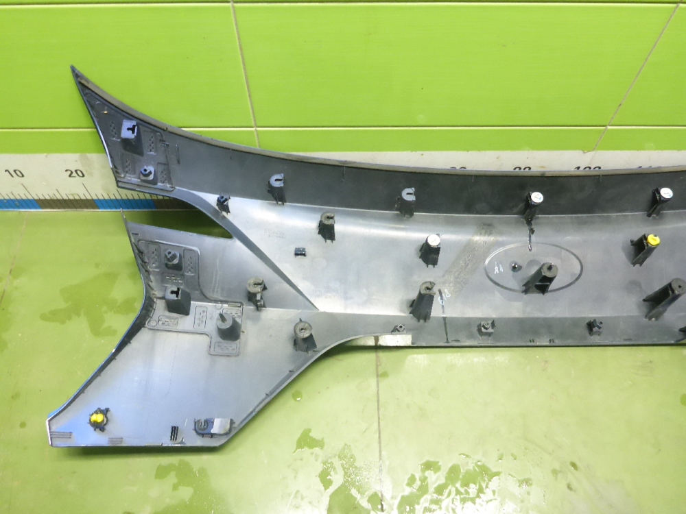 Накладка двери багажника