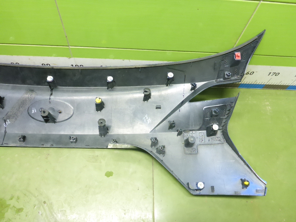 Накладка двери багажника