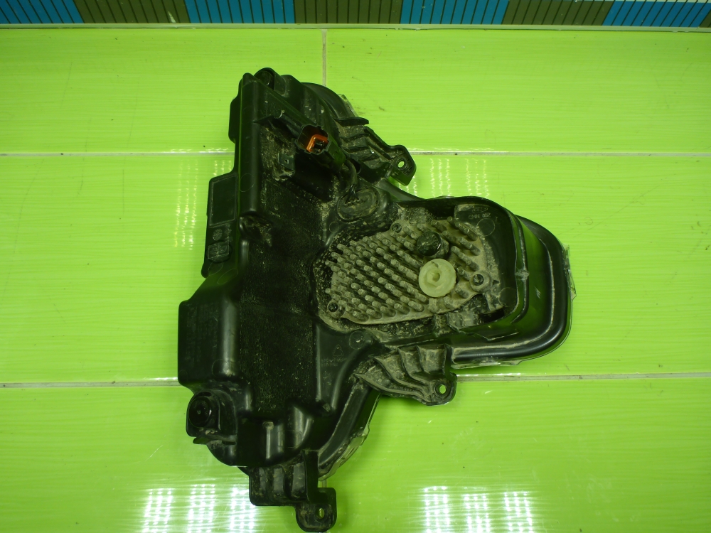 Фара дневного света левая (ходовые огни)