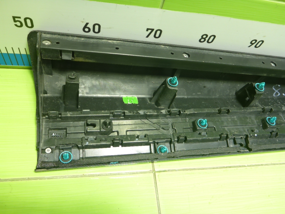 Накладка двери передней правой