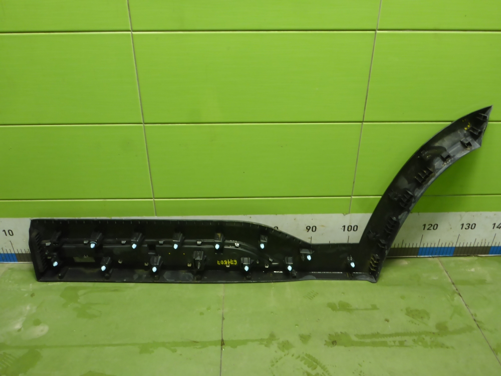 Накладка двери задней правой