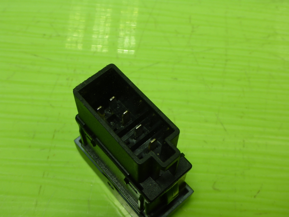 Кнопка стеклоподъемника