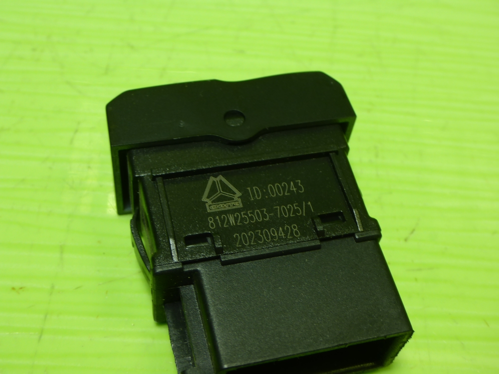 Кнопка стеклоподъемника