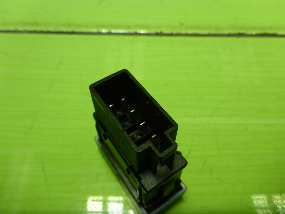 Кнопка стеклоподъемника